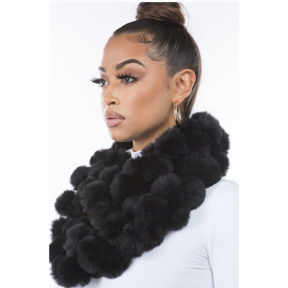 Valerie Stevens Pom Pom Scarf Rabbit Fur Made in Italy - Picture 1 of 6